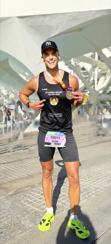 Thomas at Valencia Marathon finish, wearing memorial singlet for his mother Rose